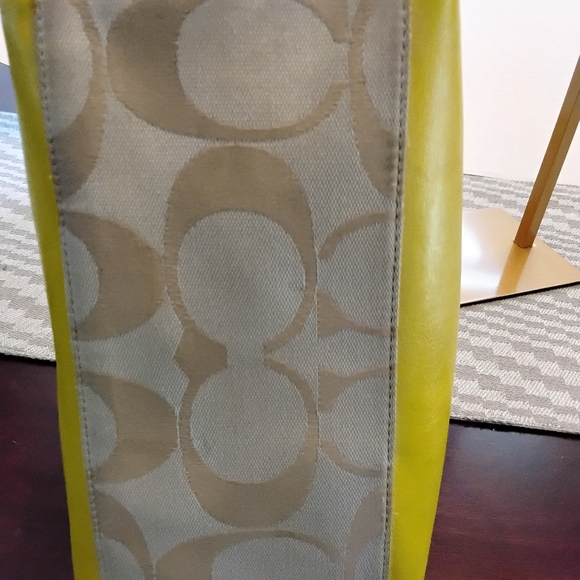 Coach Signature Hobo Shoulder Bag 💛 Style  21149 - Picture 7 of 9